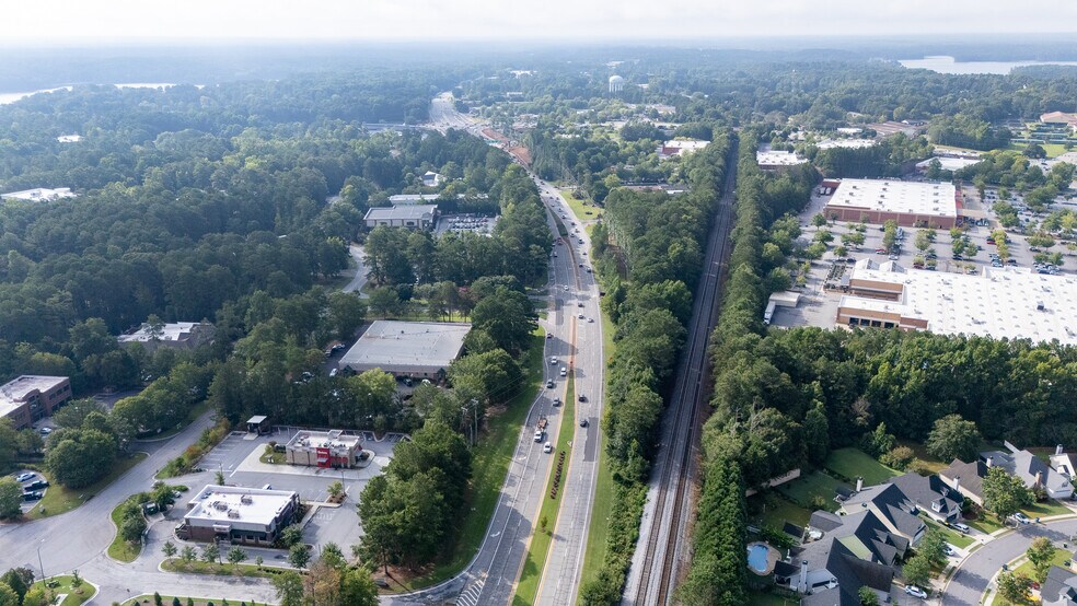 More Photos Of 2021 Commerce Dr N, Peachtree City General Retail For Sale