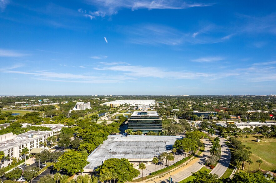 More Photos Of 700 W Hillsboro Blvd, Deerfield Beach Office For Lease