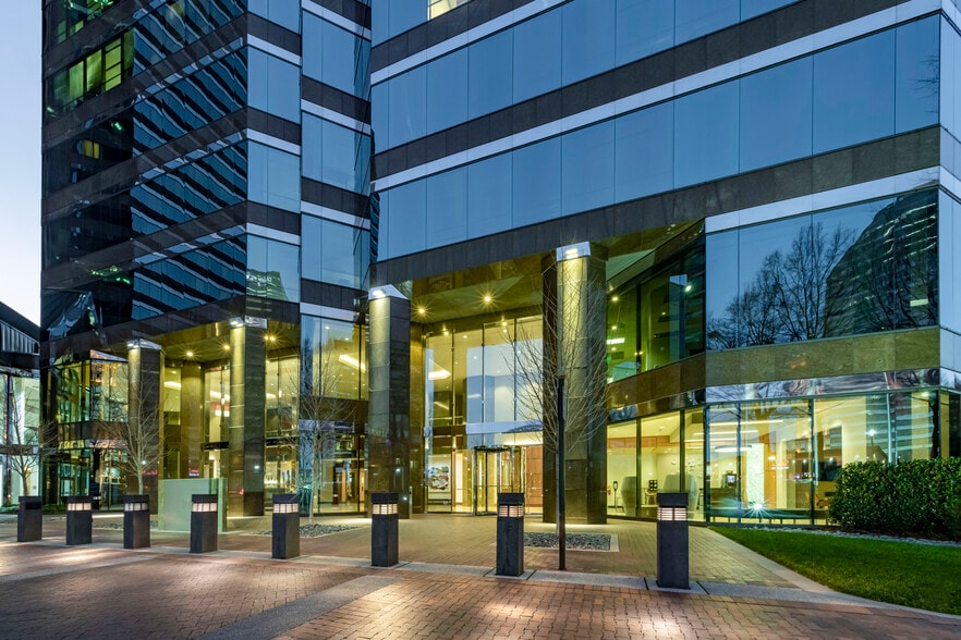 More Photos Of 3399 Peachtree Rd NE, Atlanta Coworking Space