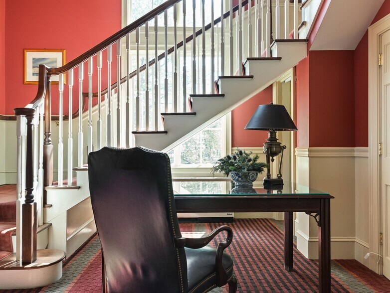 More Photos Of 18 Main St, Stowe Hotel For Sale