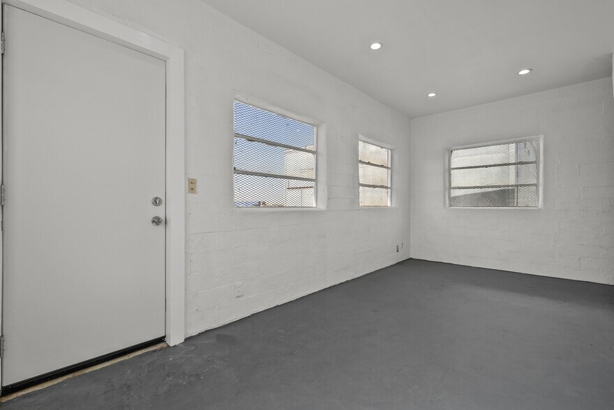 More Photos Of 550 Highway 46, Wasco Warehouse For Lease