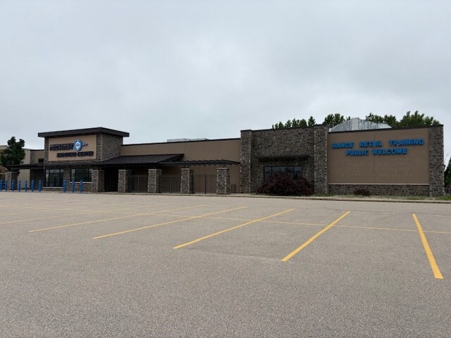 More Photos Of 4811 W Michaels Dr, Appleton General Retail For Sale