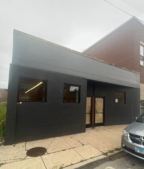 More Photos Of 123 E 43rd St, Chicago Restaurant For Lease