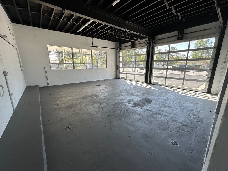 Primary Photo Of 4833 Spring Glen Rd, Jacksonville Auto Repair For Sale