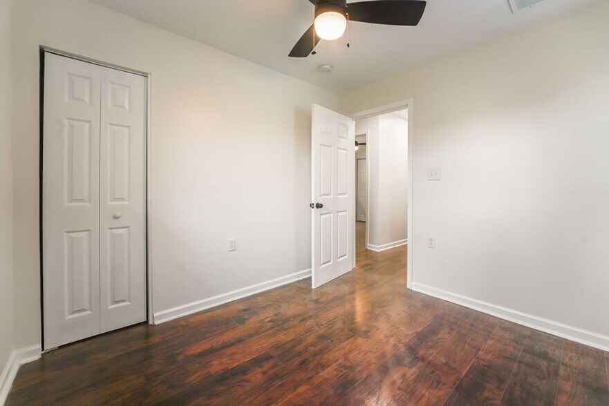 More Photos Of 2550 Broadway St, New Albany Apartments For Sale