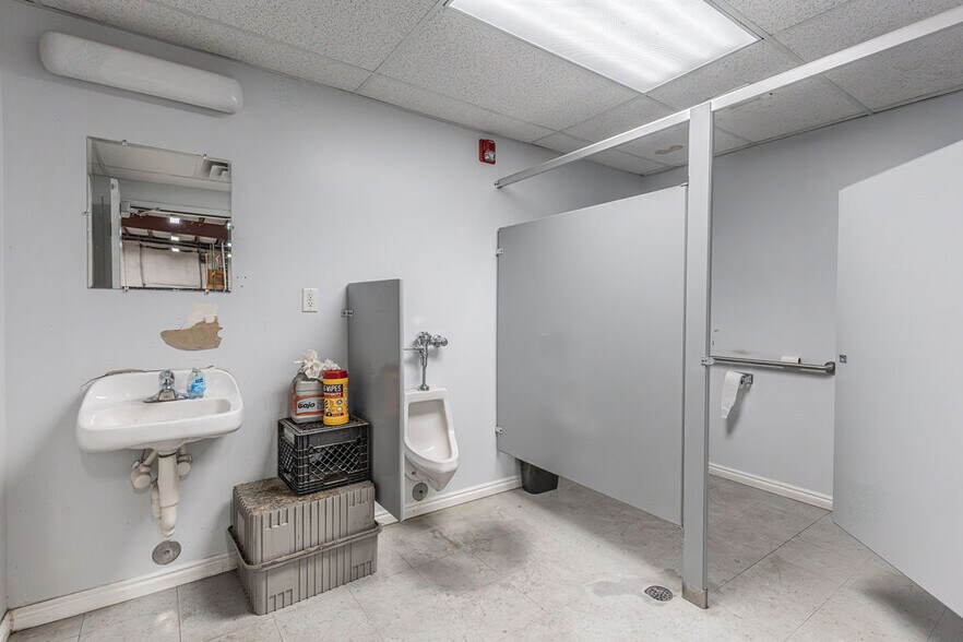 More Photos Of 3311 W Parkway Blvd, West Valley City Industrial For Sale