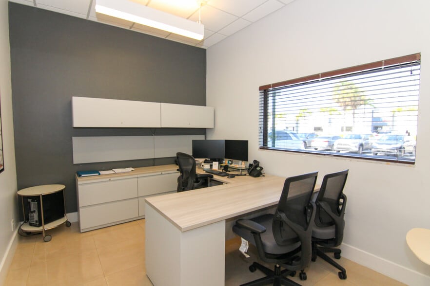 More Photos Of 8111-8119 NW 33rd St, Miami Warehouse For Sale