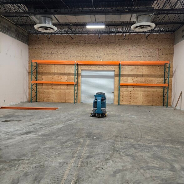 More Photos Of 5101 Edgewater Dr, Orlando Warehouse For Lease