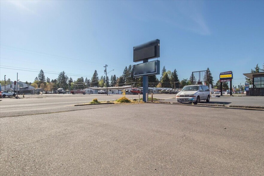 More Photos Of 19230 SE McLoughlin Blvd, Gladstone Medical For Sale