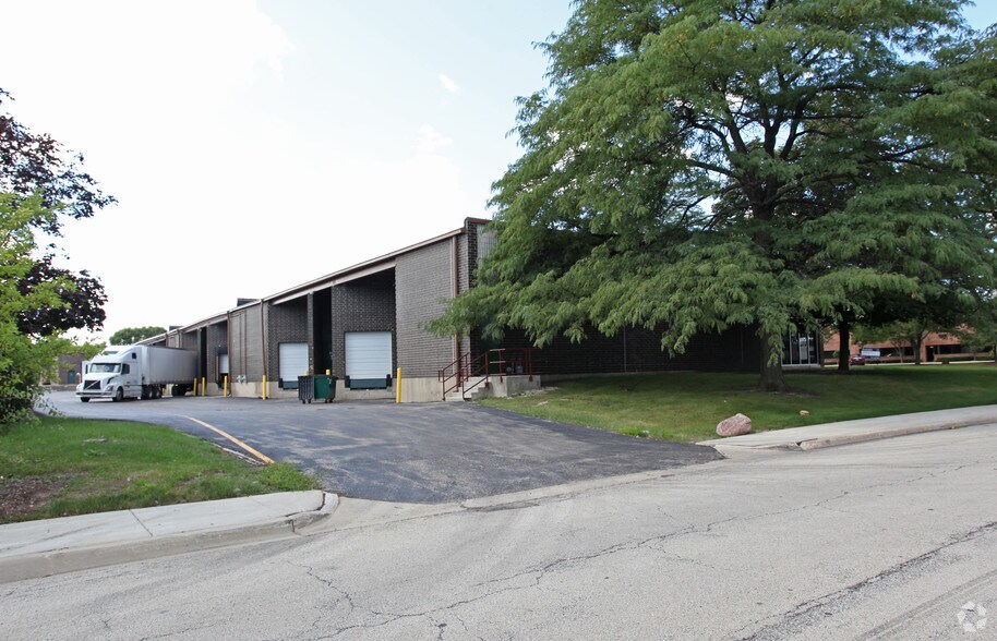 More Photos Of 305-311 Era Dr, Northbrook Distribution For Lease