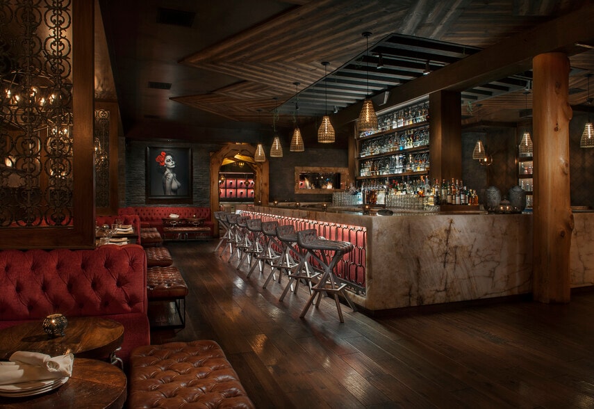 More Photos Of 8450 W 3rd St, Los Angeles Bar For Lease