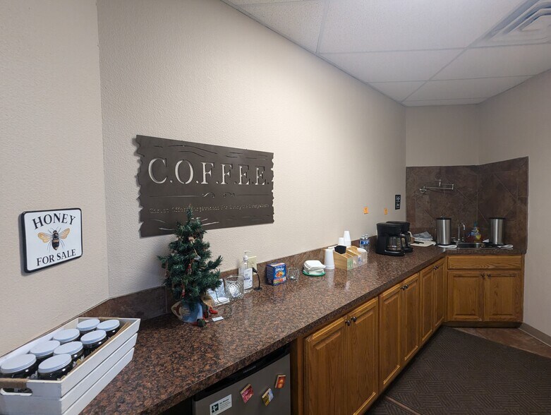 More Photos Of 5315 N Twin City Hwy, Nederland Warehouse For Sale