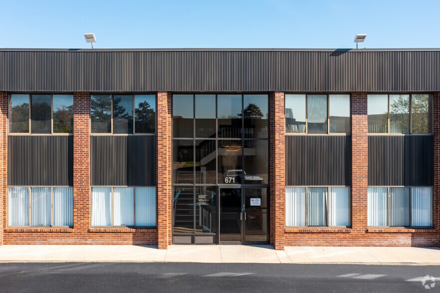 More Photos Of 667-675 E Big Beaver Rd, Troy Office For Lease