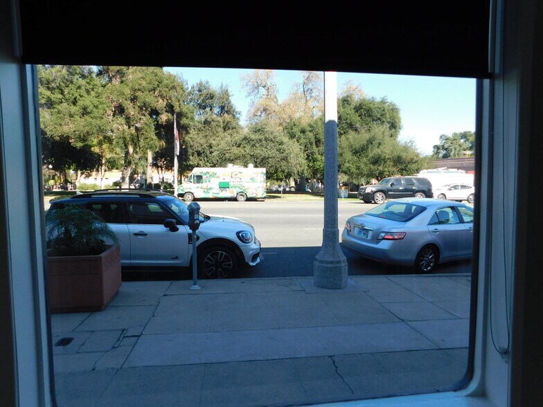 More Photos Of 16938-16940 Ventura Blvd, Encino Storefront For Lease