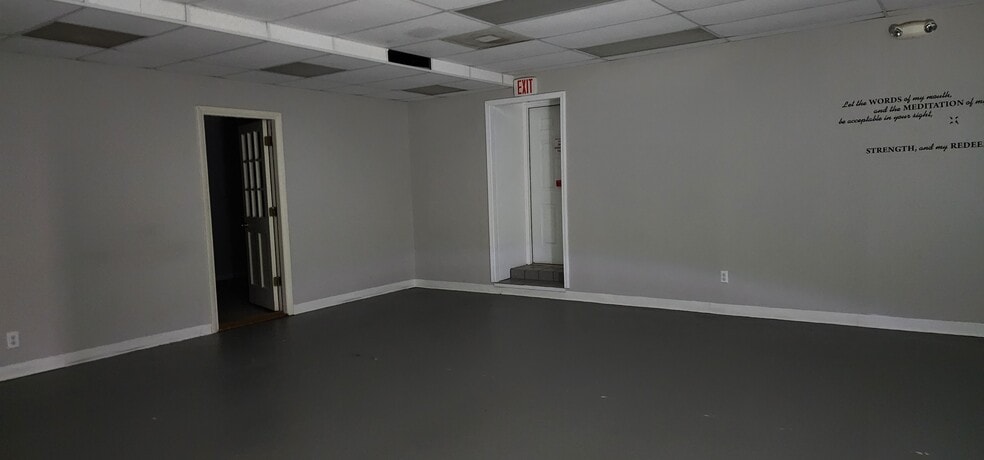 More Photos Of 24-28 S East St, Jasper Storefront Retail Residential For Lease