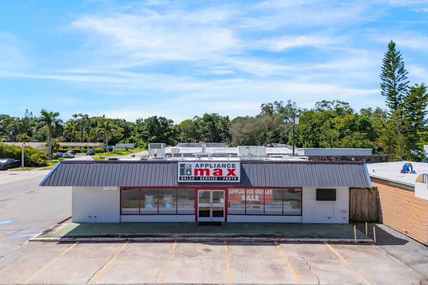 Primary Photo Of 3090 Bee Ridge Rd, Sarasota Convenience Store For Sale