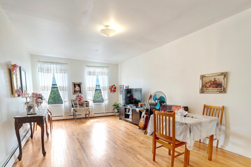 More Photos Of 213 Johnson Ave, Brooklyn Apartments For Sale