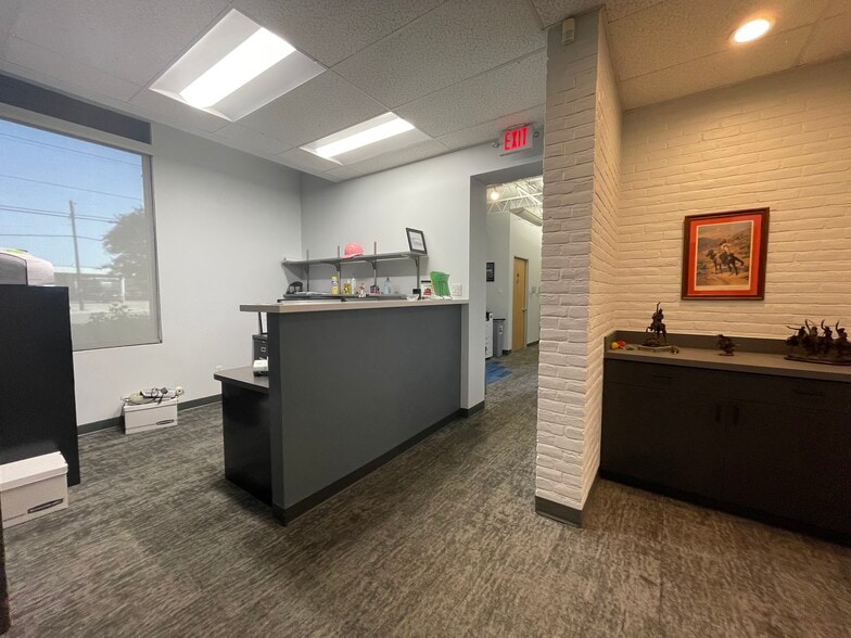 More Photos Of 931 Basse Rd, San Antonio Office For Sale