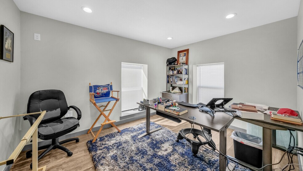 More Photos Of 125 Winners Cir, Weatherford Showroom For Sale