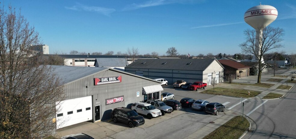 More Photos Of 301 W Sophia St, Maumee Warehouse For Sale