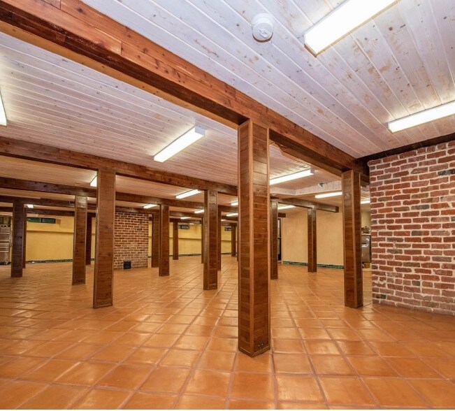 More Photos Of 251 Middlefield Rd, Palo Alto Apartments For Sale