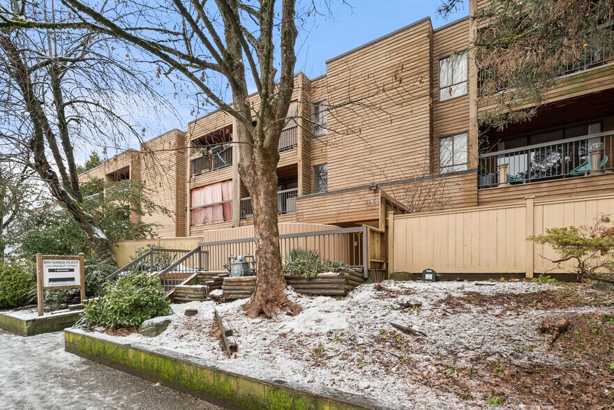 Primary Photo Of 1555 Graveley St, Vancouver Apartments For Sale