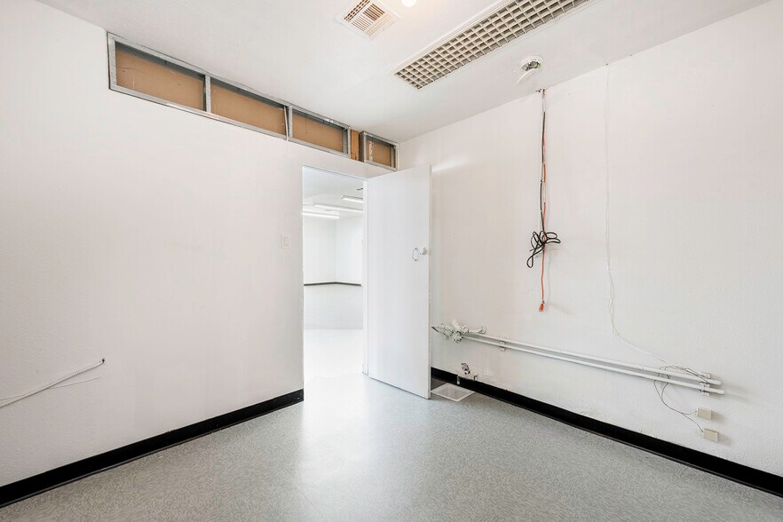 More Photos Of 1941 Atlantic Ave, Long Beach Convenience Store For Sale