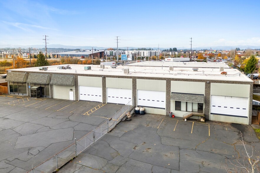 More Photos Of 21615 SW Tualatin Valley Hwy, Beaverton Showroom For Sale