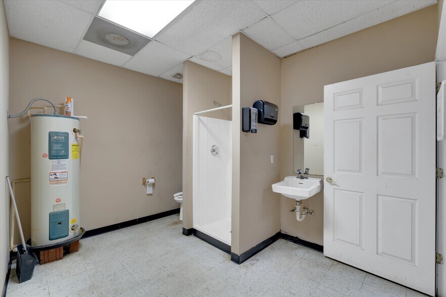 More Photos Of 3361 Highway 29 N, Belton Warehouse For Sale