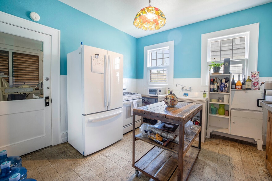 More Photos Of 555 5th Ave N, Saint Petersburg Office Residential For Lease