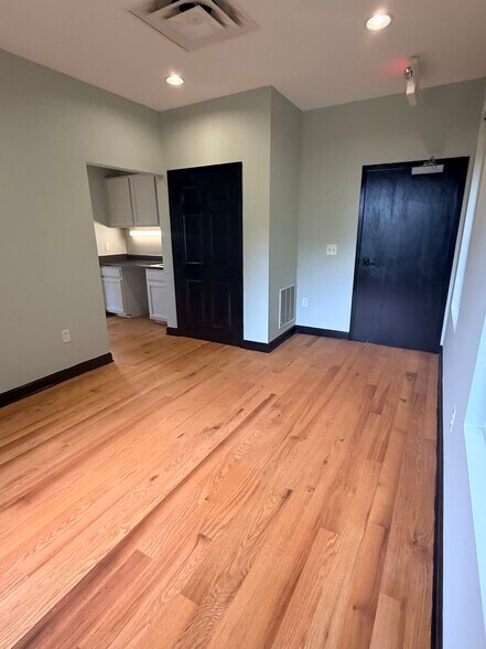 More Photos Of 106 Mission Ct, Franklin Office For Lease