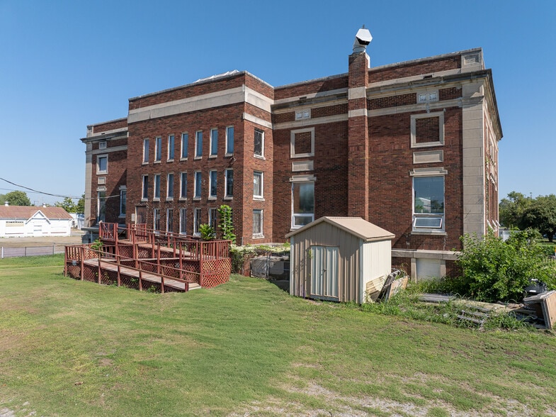 More Photos Of 401 E Broadway St, Muskogee Lodge Meeting Hall For Sale