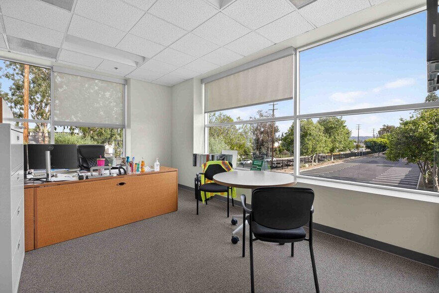 More Photos Of 9031 N Lurline Ave, Chatsworth Distribution For Lease