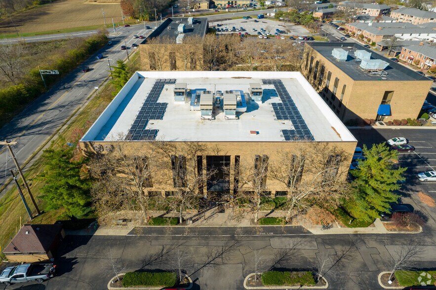 More Photos Of 921 Chatham Ln, Columbus Office For Lease