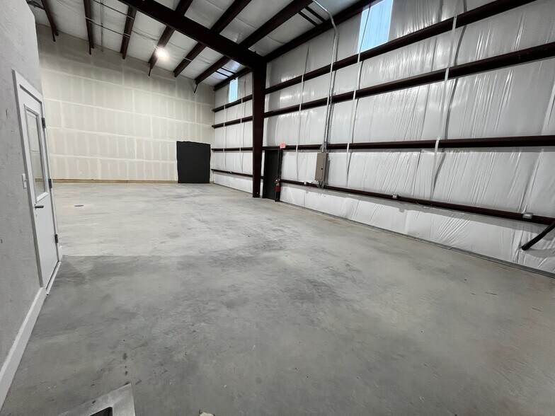 More Photos Of 1922 Choate Pky, Celina Warehouse For Lease