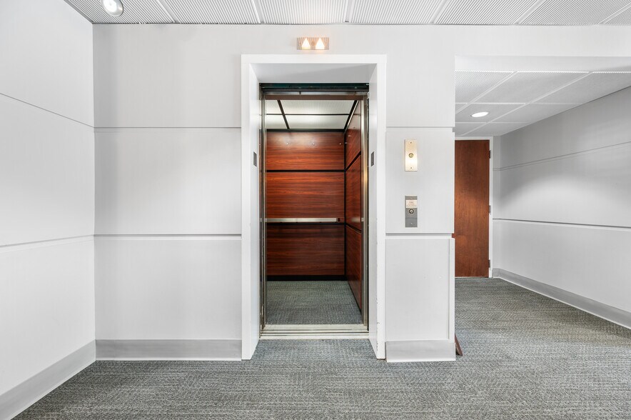 More Photos Of 55 Accord Park Dr, Rockland Office For Lease