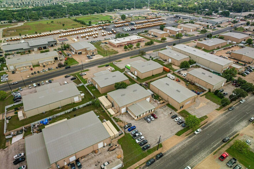 More Photos Of 2411 Patterson Industrial Dr, Pflugerville Warehouse For Lease
