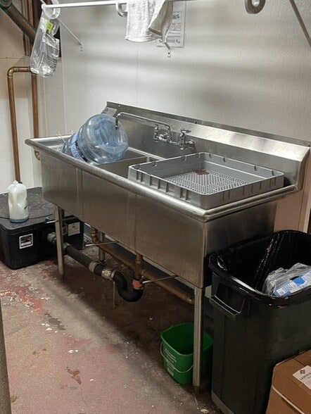 More Photos Of 300 Carew St, Chicopee Restaurant For Sale