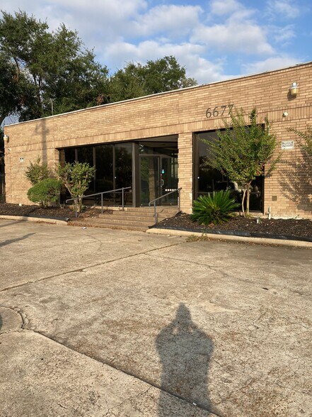 More Photos Of 6677 Rookin St, Houston Storefront Retail Office For Lease