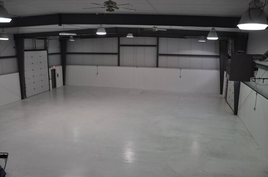 More Photos Of 2330 NE Independence Ave, Lee's Summit Warehouse For Sale