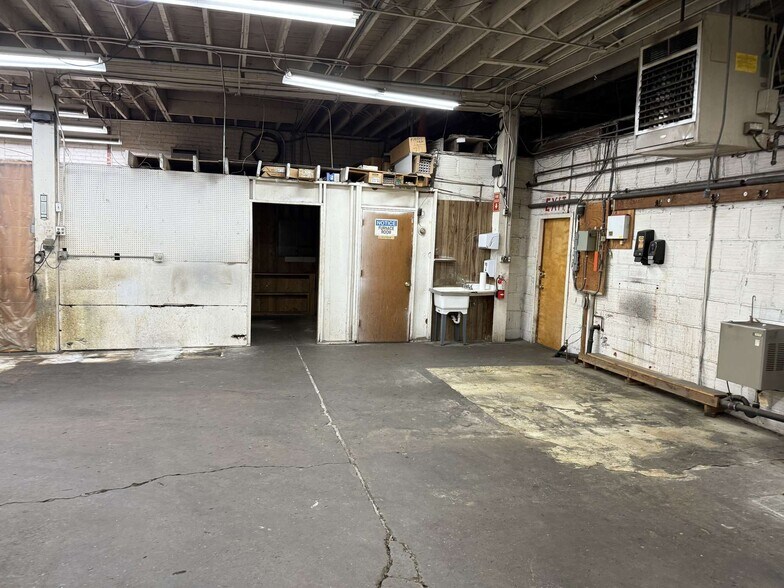 More Photos Of 646 N Thompson St, Portland Manufacturing For Sale
