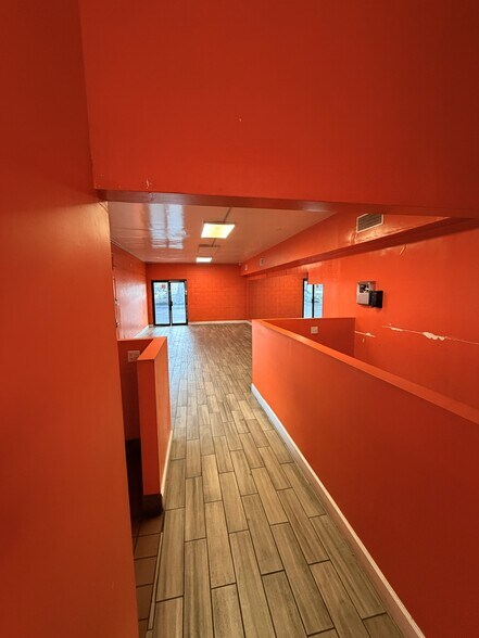 More Photos Of 333 W 17th St, Santa Ana Freestanding For Lease