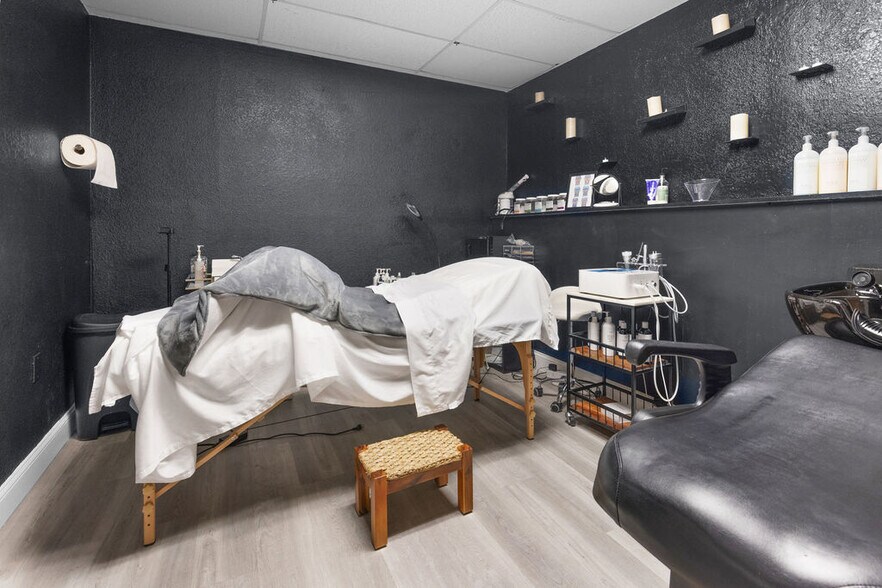 More Photos Of 1104 11th St, Wichita Falls Storefront Retail Office For Sale