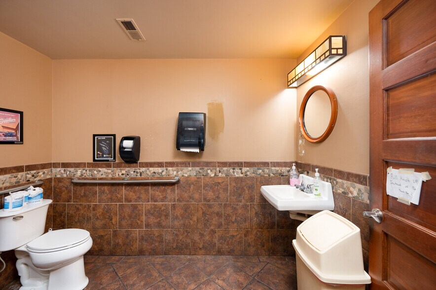 More Photos Of 2711 W College St, Bozeman Restaurant For Sale