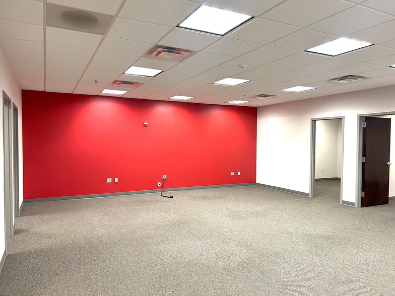 More Photos Of 43766 Trade Center Pl, Sterling Light Manufacturing For Sale
