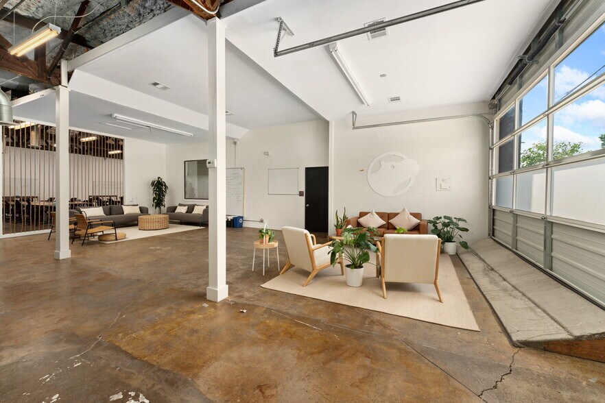 More Photos Of 1408 E 13th St, Austin Loft Creative Space For Lease