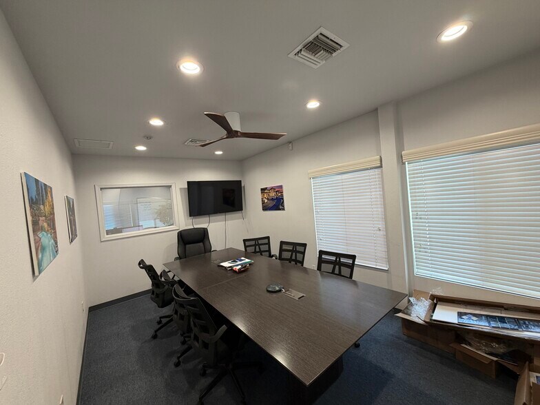 More Photos Of 2740 N Sunnyside Ave, Fresno Warehouse For Lease