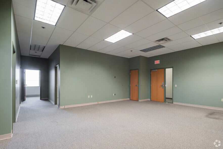 More Photos Of 16721-16765 Main St, Wildwood General Retail For Lease