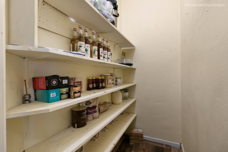 More Photos Of 1933-1937 Pacific Ave, Forest Grove General Retail For Sale