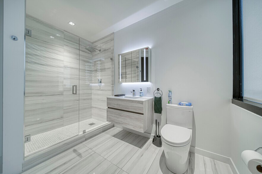 More Photos Of 1200 Brickell Ave, Miami Office For Sale